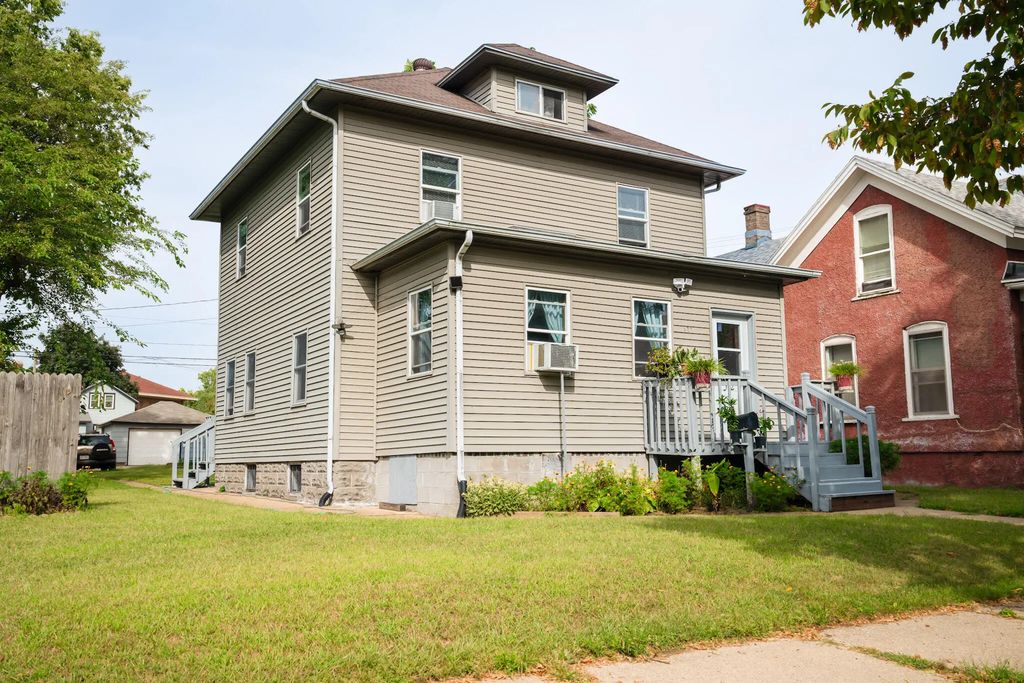 527 Avon St, La Crosse