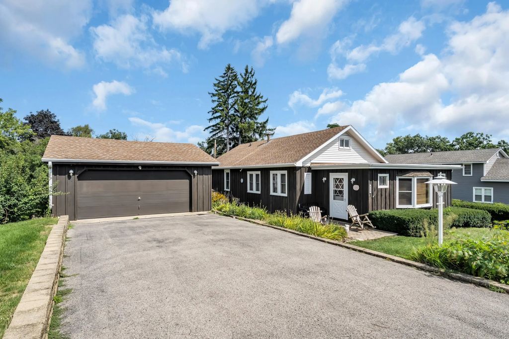4226 Maple Dr, Delavan