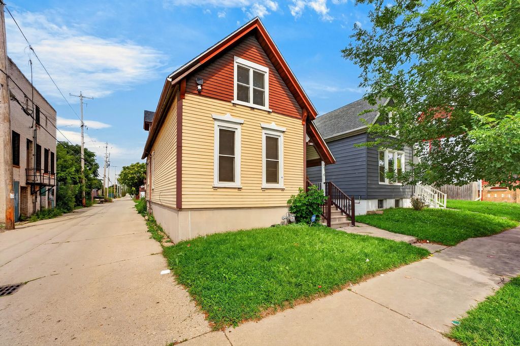 216 W Center St, Milwaukee