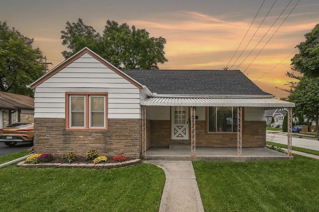 1603 S 92nd St, West Allis