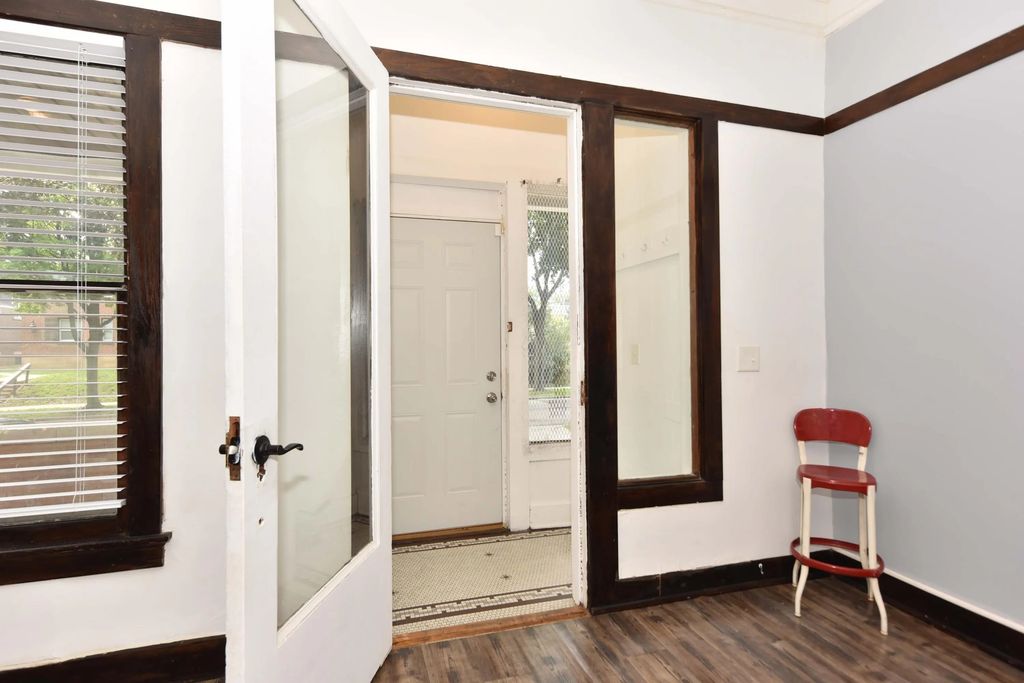 3238 W Juneau Ave, Milwaukee