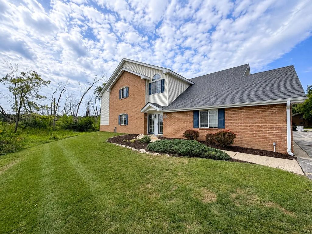 S77w19339 Lakewood Dr, Muskego