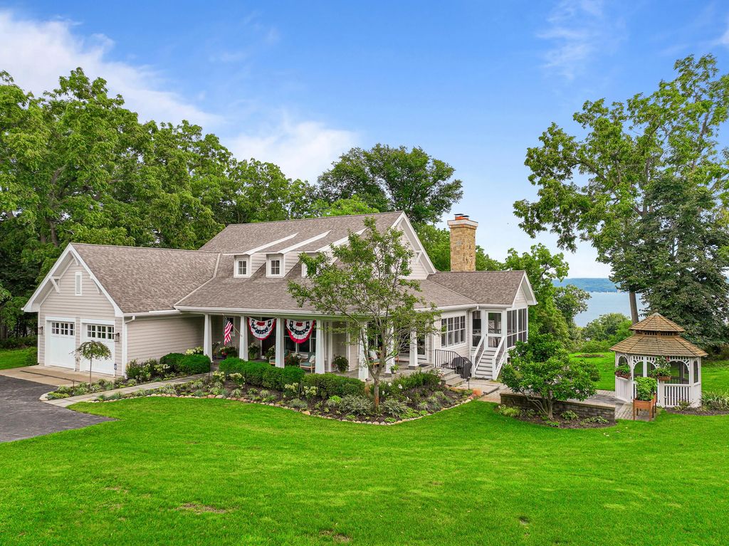 N2004 N Lake Shore Dr, Walworth