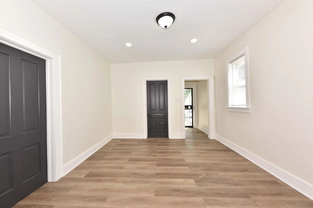 2209 N Dr William Finlayson St, Milwaukee