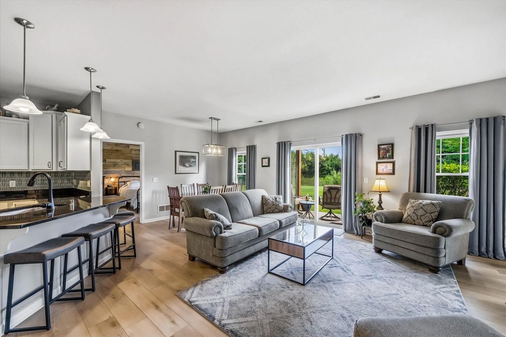 1784 New Port Vista Dr, Port Washington