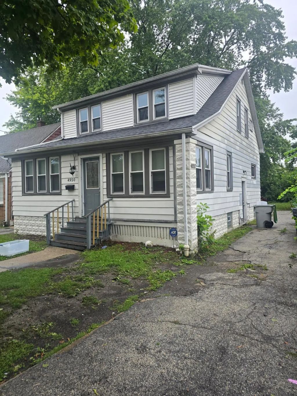 4950 N 19th Pl, Adams