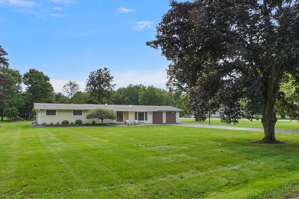 W343n6300 S Bayview Rd, Oconomowoc