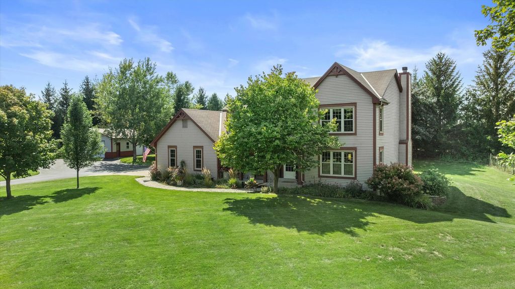 1669 Lake Shore Rd, Grafton