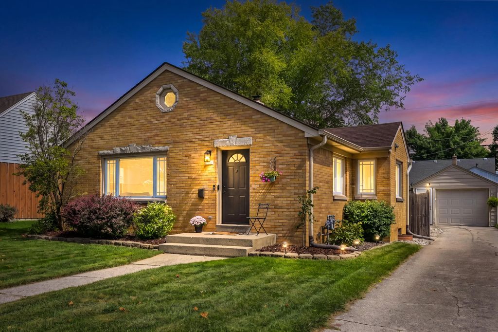 3716 N 97th Pl, Milwaukee