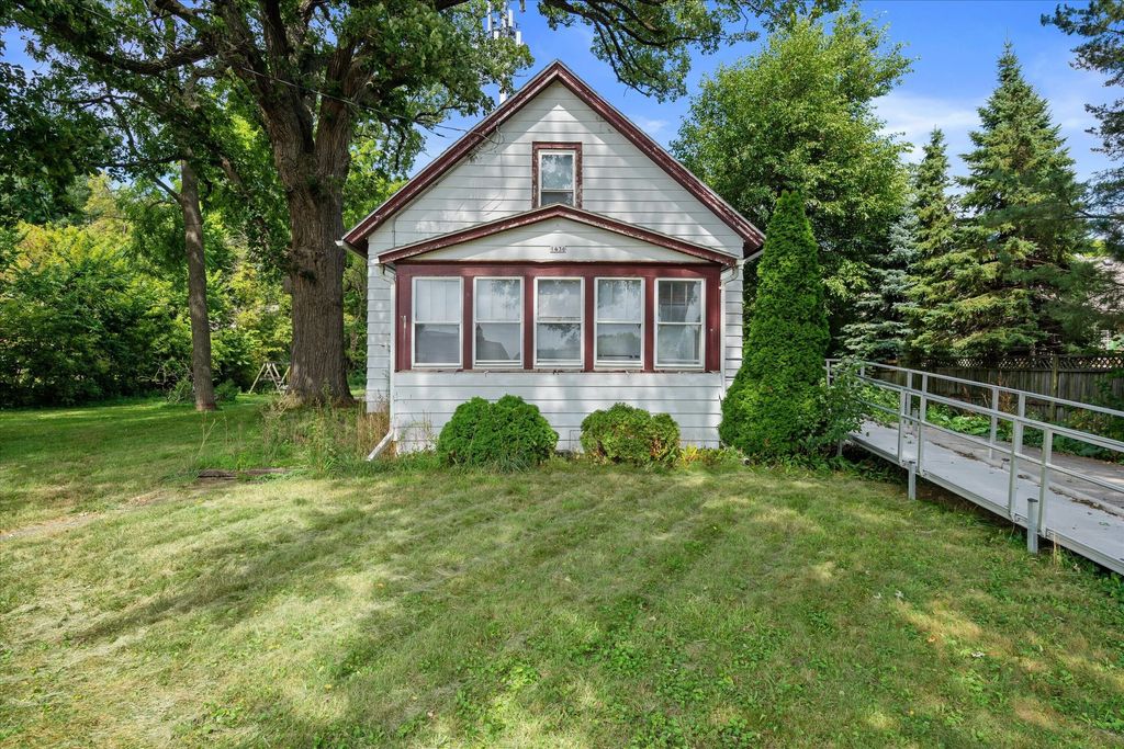 1436 E Racine Ave, Waukesha