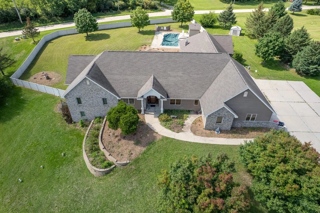 N779 Twin Knolls Dr, Koshkonong