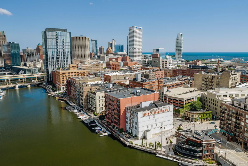 141 N Water St 24, Milwaukee