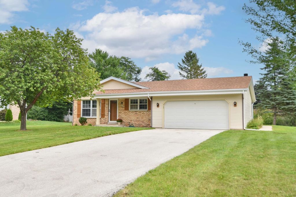 8218 N 51st St, Brown Deer
