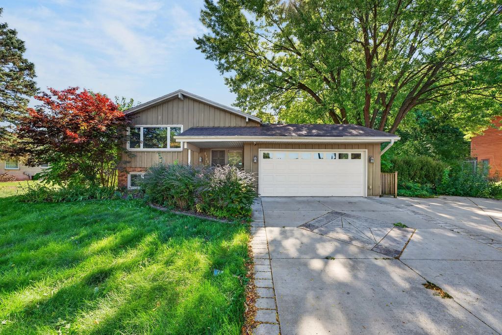 1711 W Clayton Crest Ave, Milwaukee