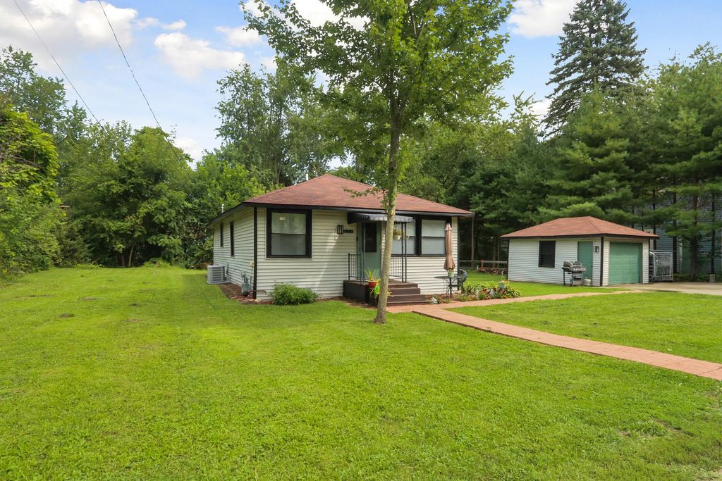 W924 Primrose Rd, Bloomfield