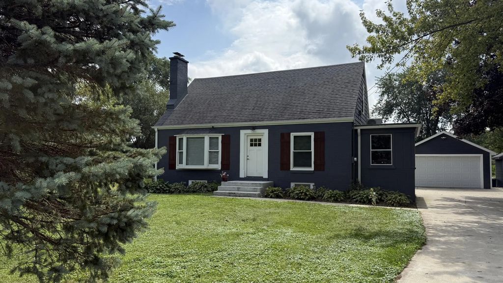 223 W State Rd, North Prairie