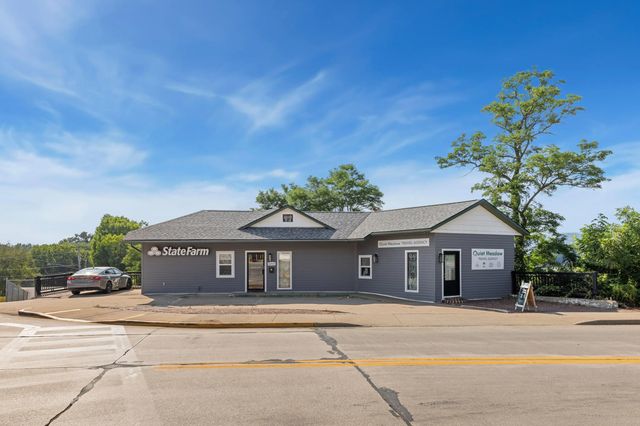 16935 N Main St, Galesville