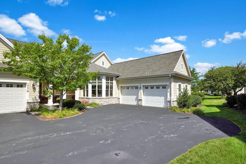 1774 Regal Ct, Oconomowoc