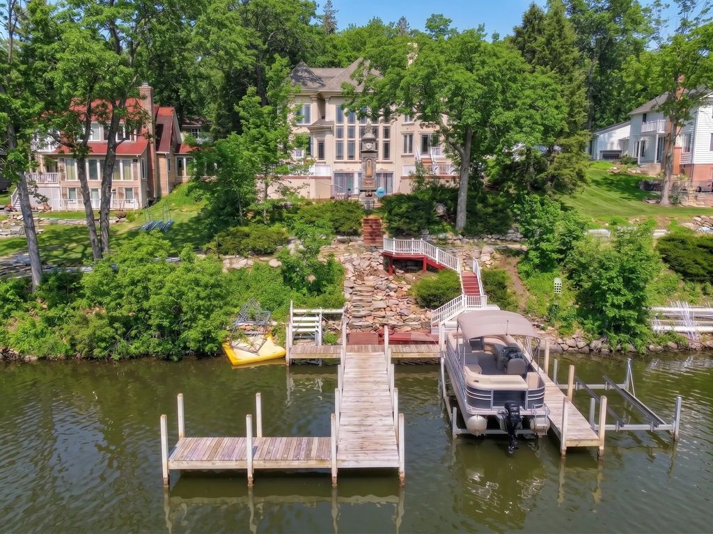 2718 Willow Point Dr, Delavan
