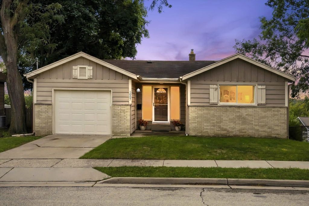 1007 Buena Vista Ave, Waukesha