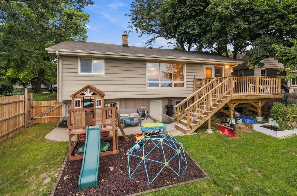 1007 Buena Vista Ave, Waukesha