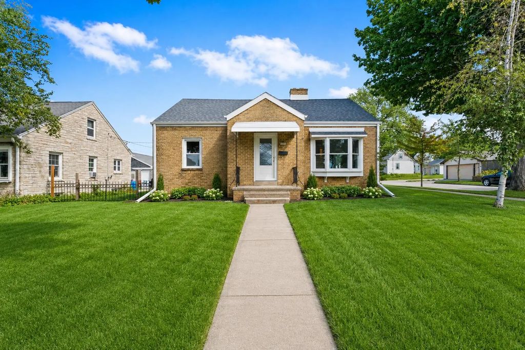 3972 S 5th Pl, Milwaukee
