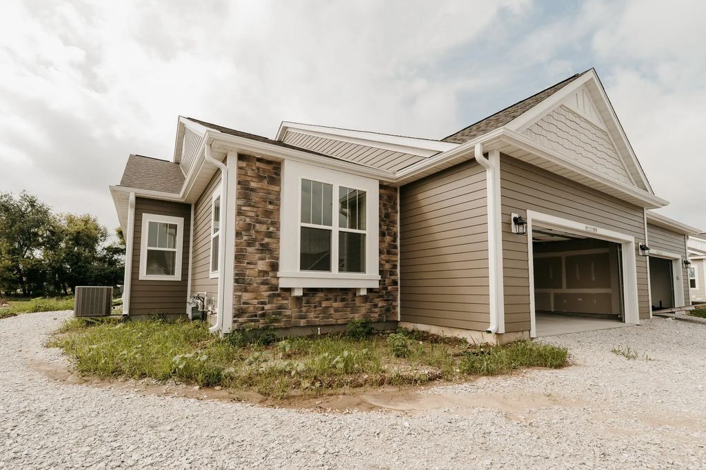 N17w29579 Caldicot Cir N, Delafield