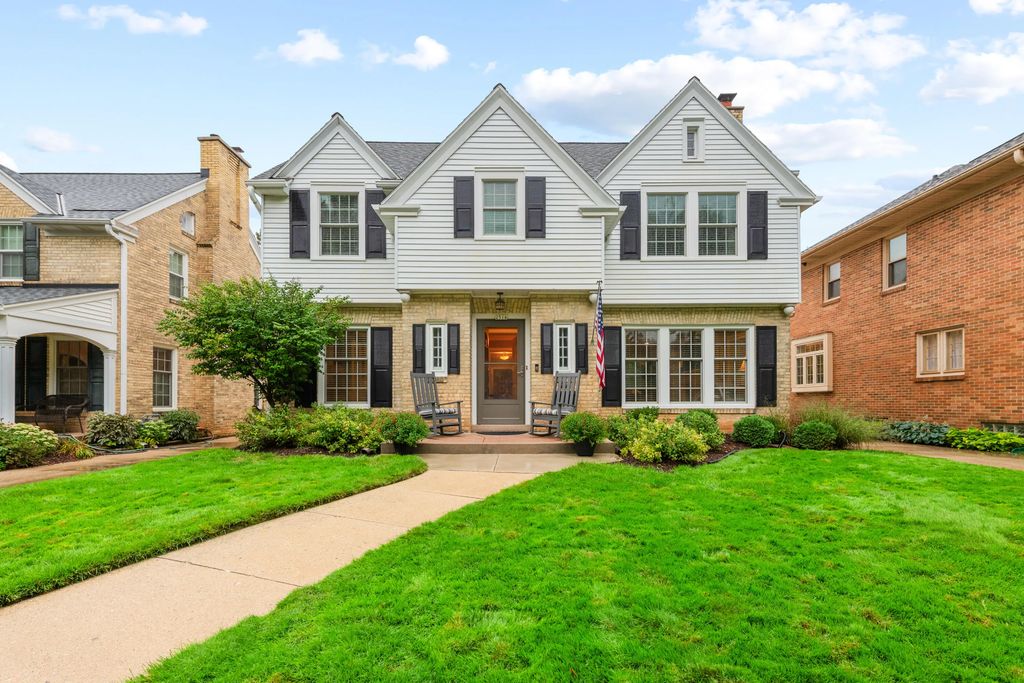 2516 N 90th St, Wauwatosa