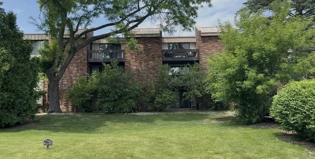 2220 W Good Hope Rd 21, Glendale
