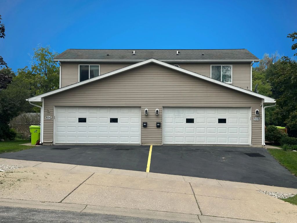 106-108 N Terrace St, Delavan