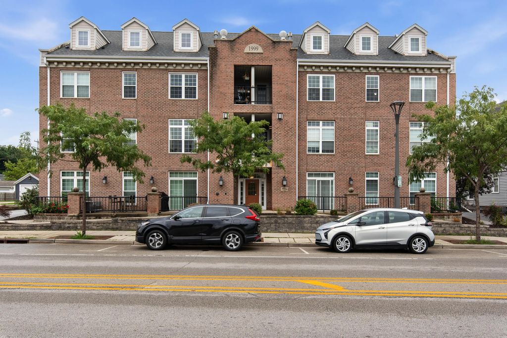 7224 W State St 3d, Wauwatosa