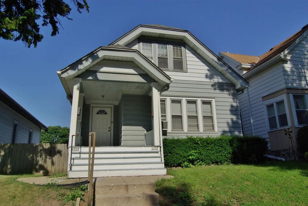 1755 S 73rd St, West Allis