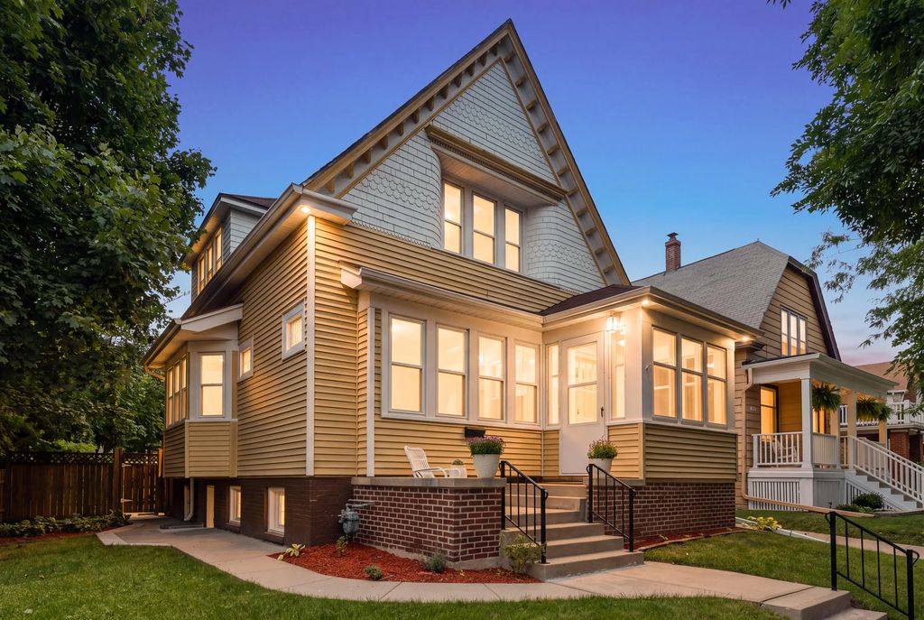 4015 N Stowell Ave, Shorewood