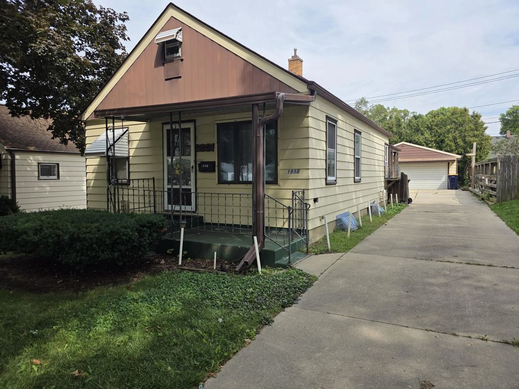 1958 S 97th St, West Allis
