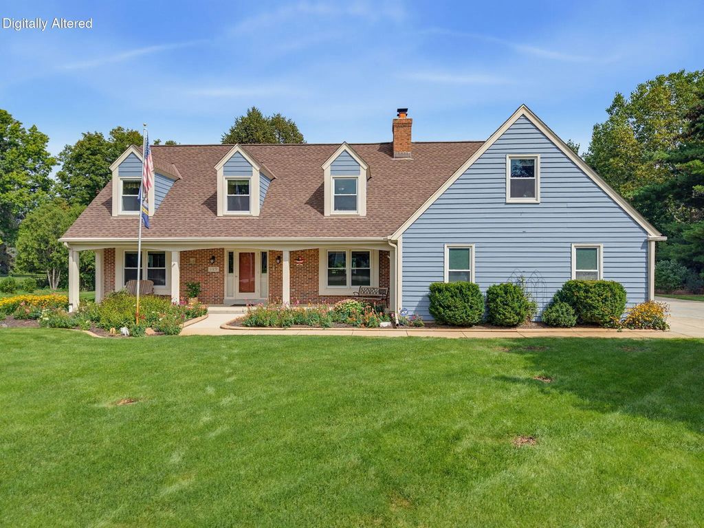 149 Hickory Dr, Delafield