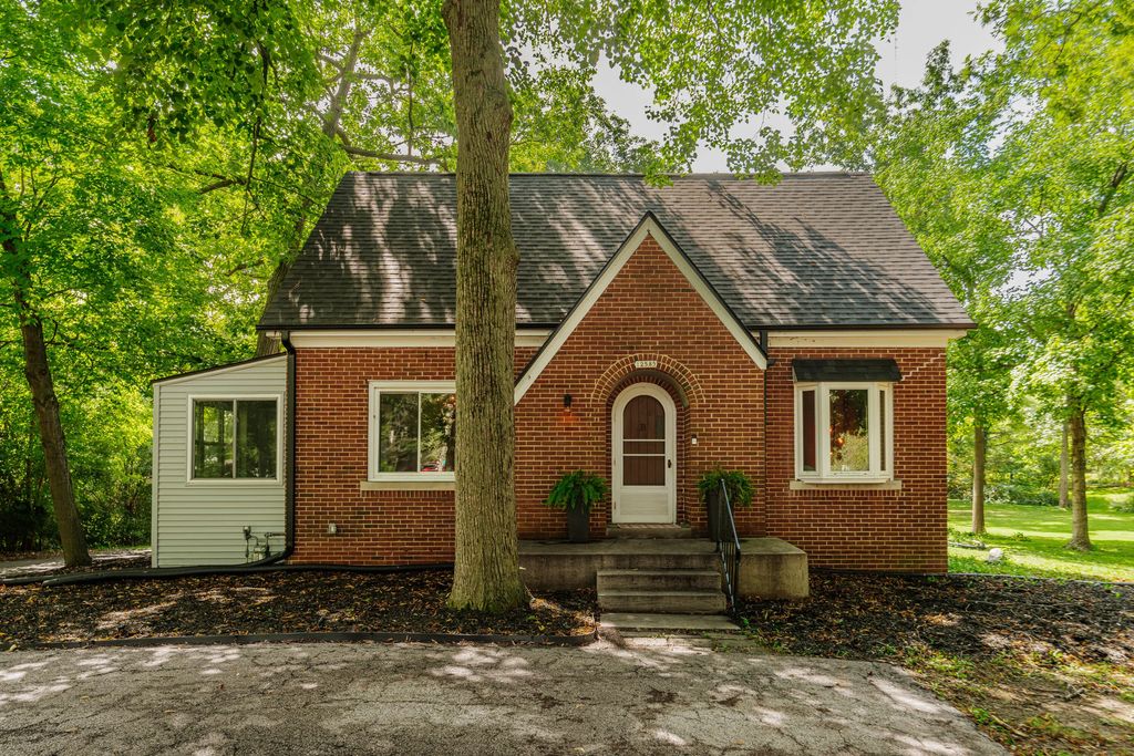 12585 W Cold Spring Rd, New Berlin