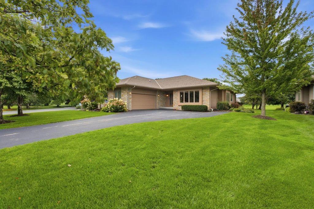 1209 E Sweetbriar Ln, Hartland