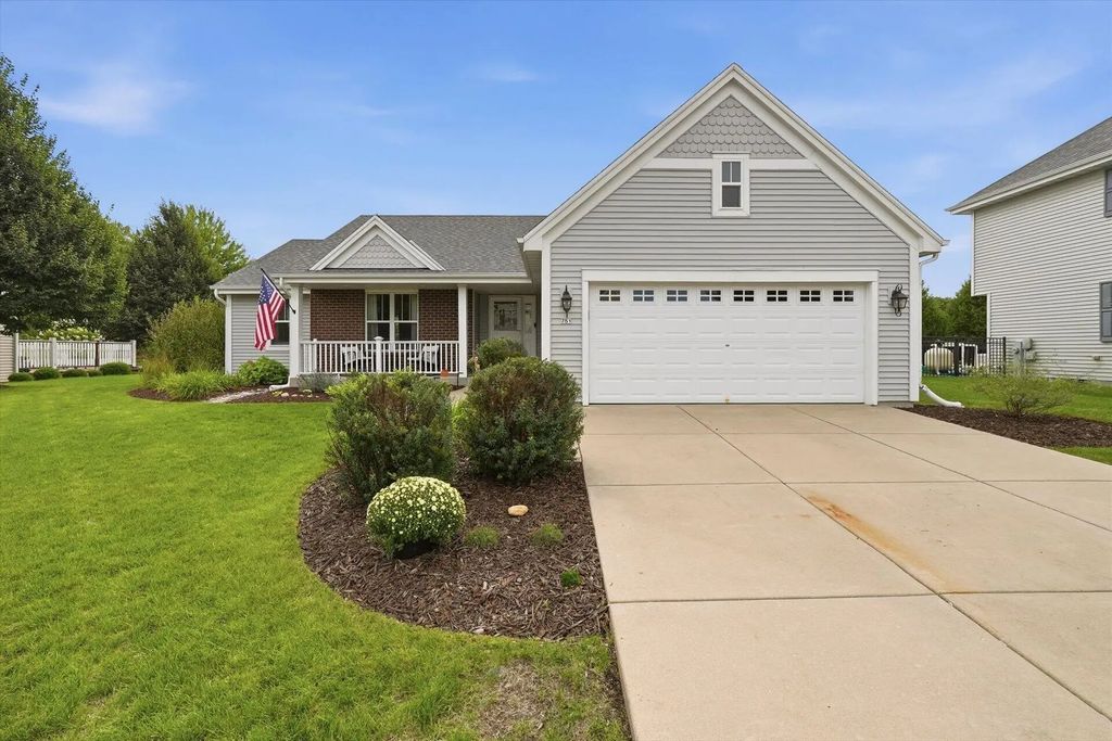 751 N Sandy Ln, Elkhorn