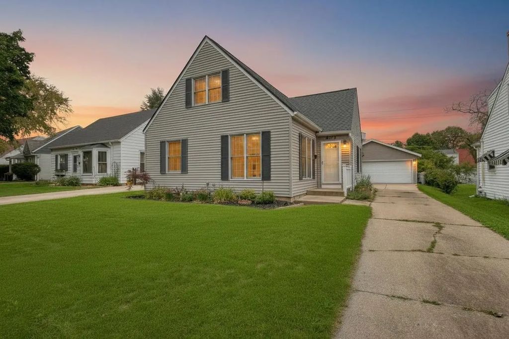 8164 W Dixon St, Milwaukee
