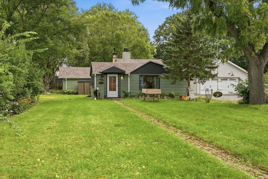 221 N Broad St, Elkhorn
