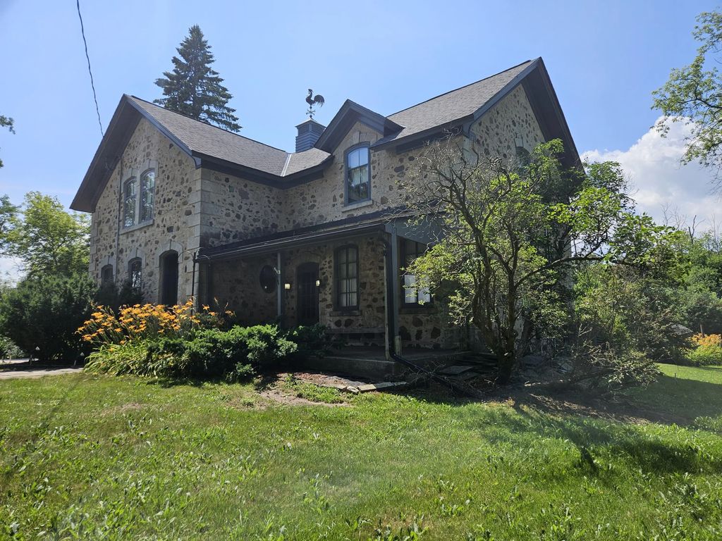 1867 Port Washington Rd, Grafton