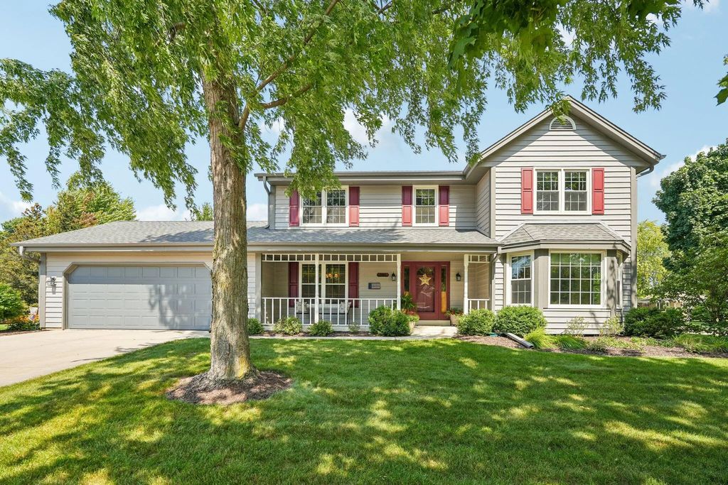 306 W Juniper Dr, Grafton