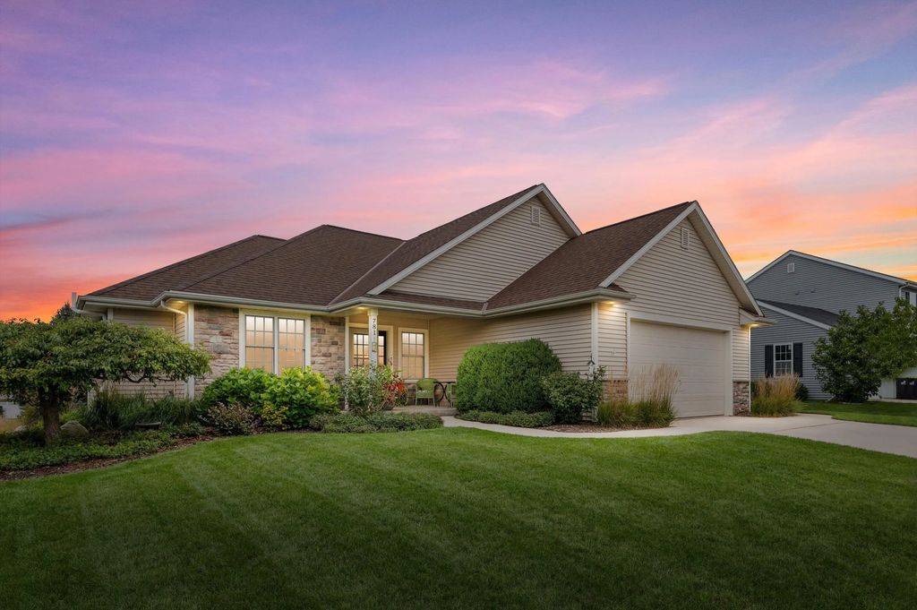 781 Autumn Ridge Ln, Hartford