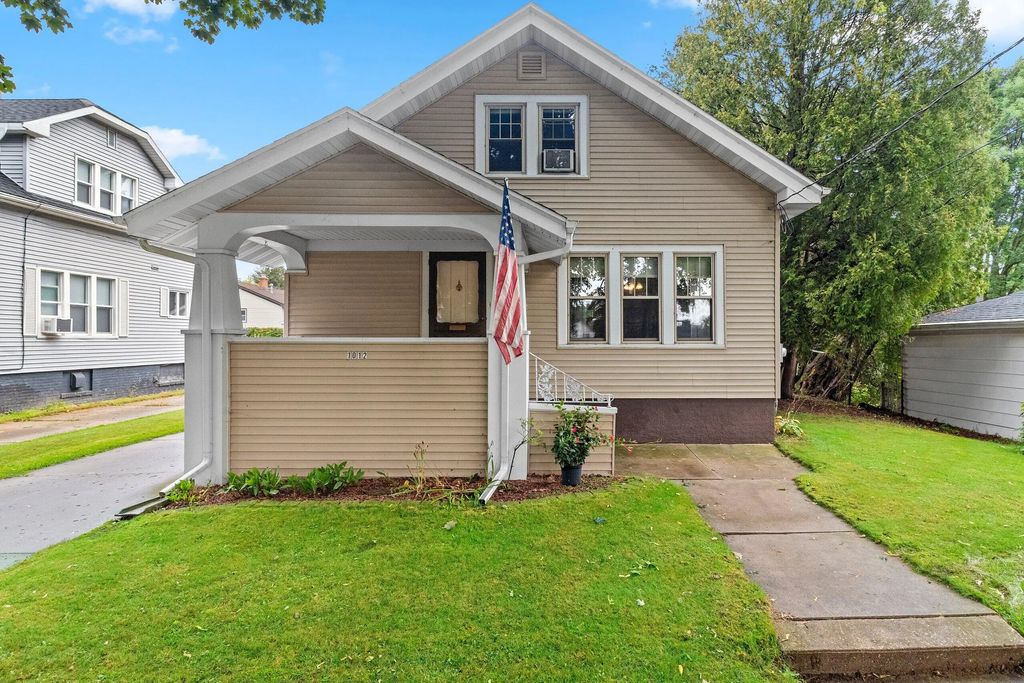 1012 Philippen St, Manitowoc