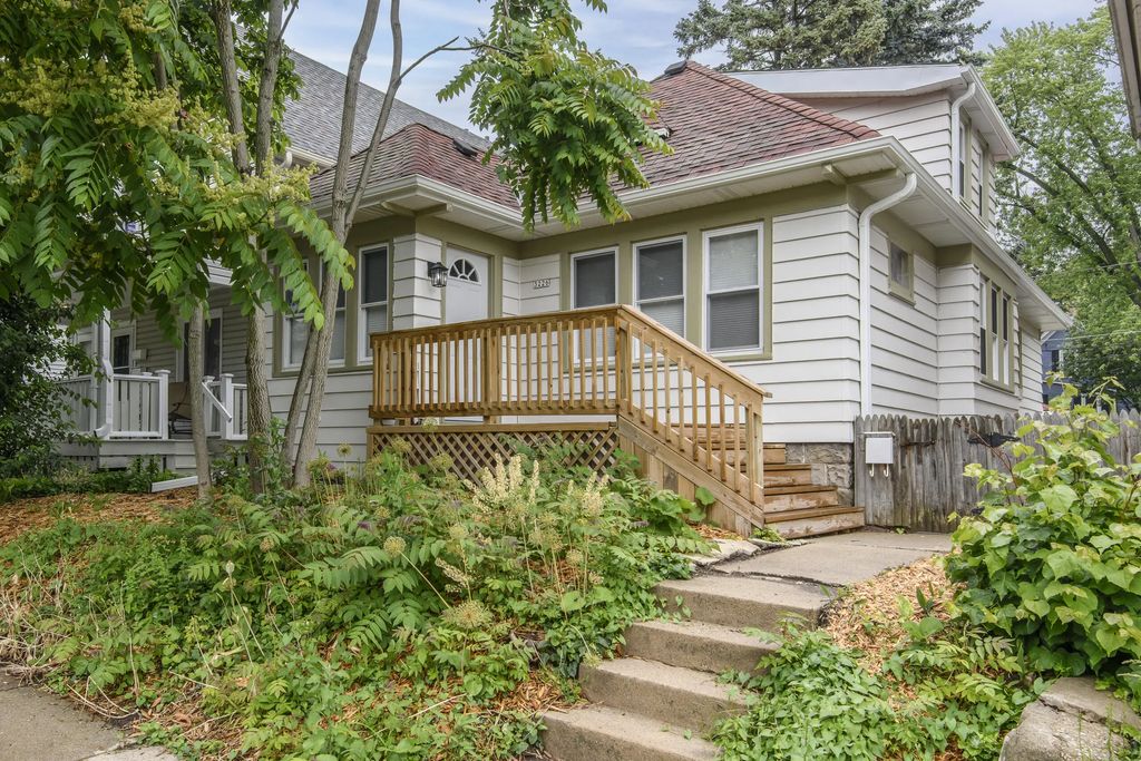 3226 N Newhall St, Milwaukee