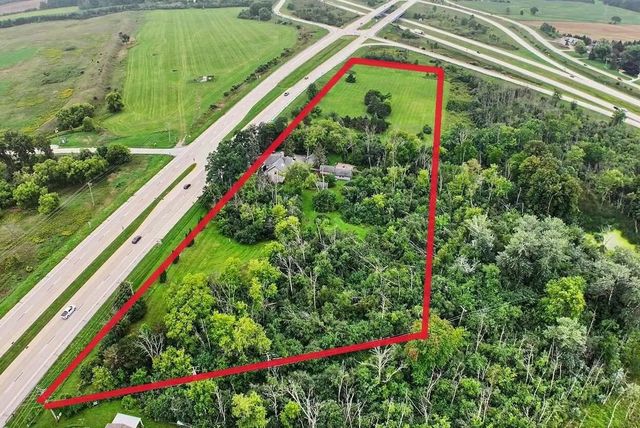 1867 Port Washington Rd, Grafton