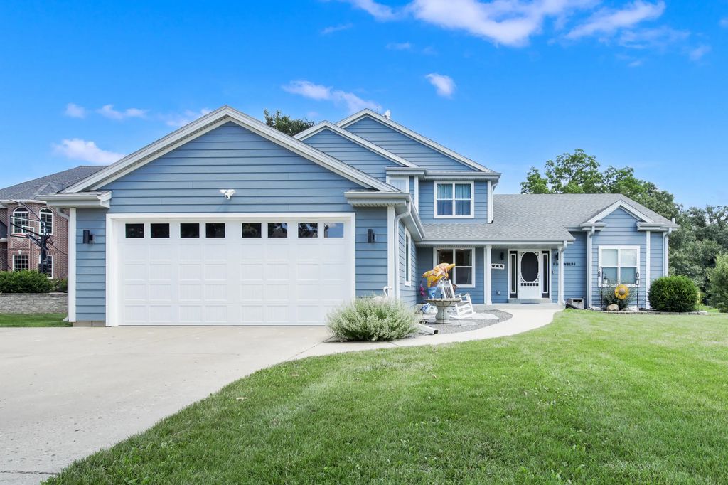 W204s8194 Pasadena Dr, Muskego