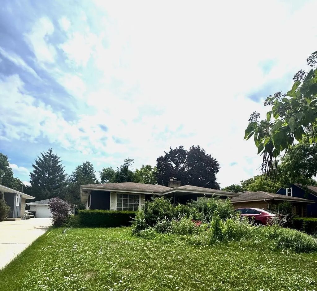 4114 N 94th St, Wauwatosa