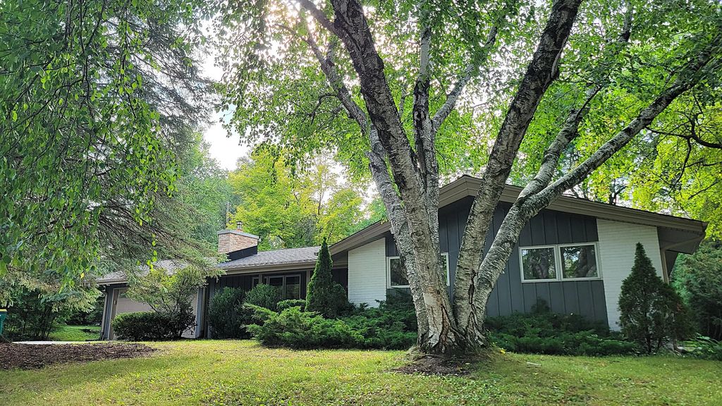 1354 Sylvan Way, West Bend