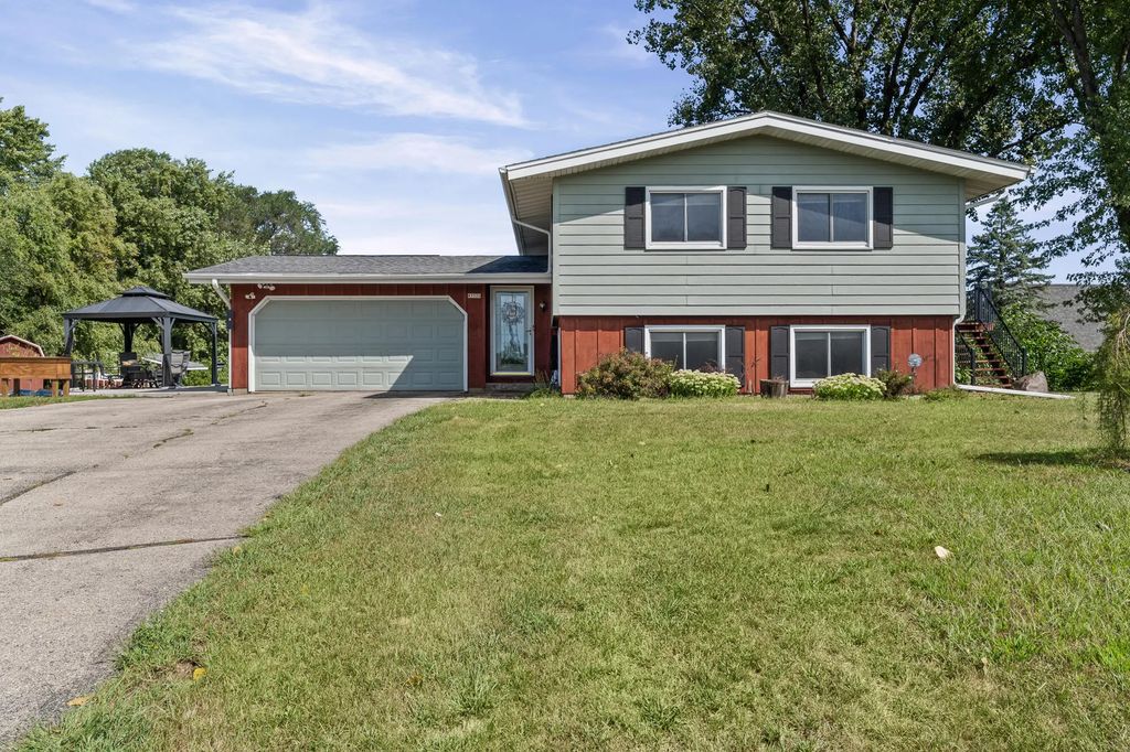 W7570 Mchugh Ct E, Holland